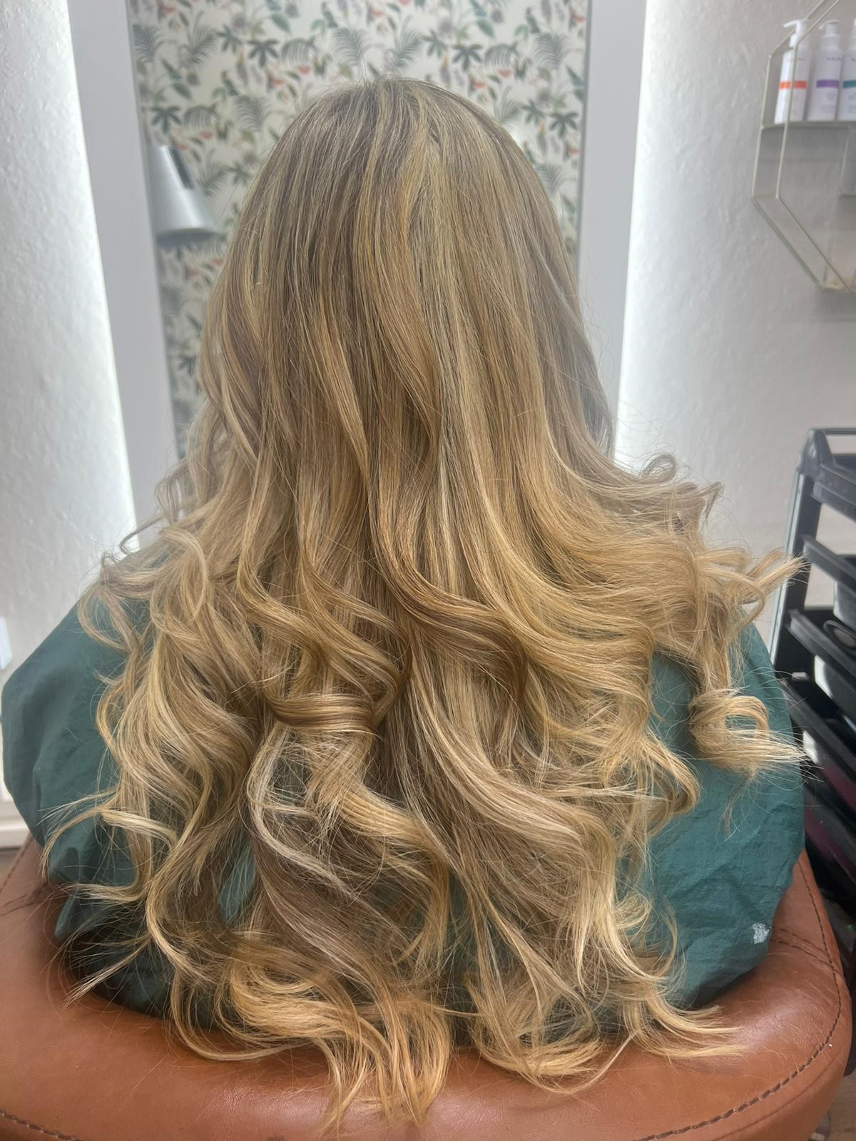 Full head highlights and curls 